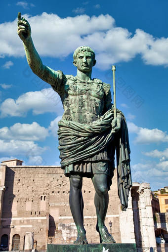 罗马皇帝盖乌斯朱利叶斯凯撒雕像罗马意大利概念权威统治领导指导