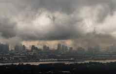 重烟雾覆盖曼谷建筑早....空气污染重云