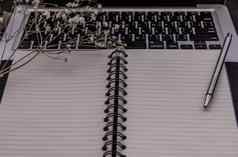 开放空空白笔记本组织者笔规划工作移动PC概念业务规划日记伟大的
