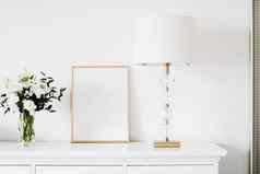 金垂直框架花束新鲜的花白色家具奢侈品首页装饰设计模型创建