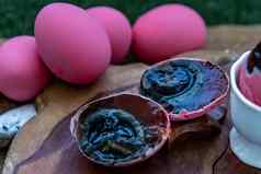 粉红色的世纪鸡蛋pidan鸡蛋保存蛋百年不遇的蛋数千年蛋中国人保存食物产品美味使保存鸭鸡混合物灰盐红色的石灰钠碳酸盐岩茶叶子锌氧化