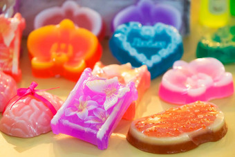 色彩斑斓的手工制作的肥皂手工制作的肥皂