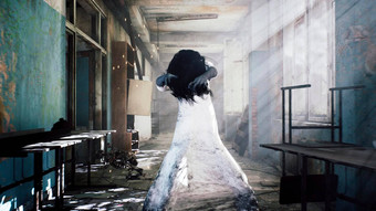 可怕的女孩白色衣服僵尸移动被遗弃的神秘的房子视图被遗弃的世界末日房子呈现