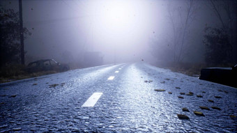 多雾的神秘的被遗弃的路被遗弃的汽车视图被遗弃的世界末日多雾的路呈现