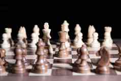 国际象棋游戏白色黑色的块战斗胜利中央数字焦点