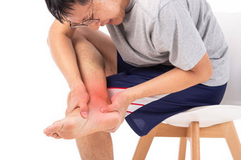 痛<strong>疼痛</strong>脚踝扭伤关节炎症状中间年龄男人。持有伤害脚踝