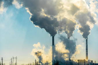 日落工业城市工厂烟囱烟环境问题环境<strong>大气</strong>污染气候改变环境灾难天空烟雾缭绕的有毒物质
