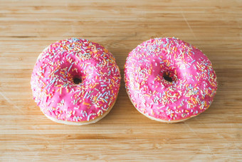 糖上瘾关闭糖撒粉红色的甜甜圈