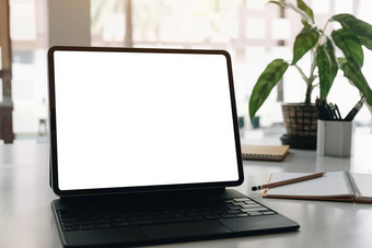 模拟空白屏幕电脑桌面键盘咖啡馆联合办公背景