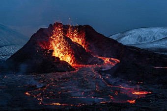 佛格拉达尔山火山火山喷发晚上冰岛