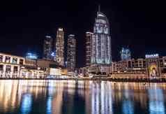 1月迪拜阿联酋美丽的视图照亮露天市场巴哈尔迪拜购物中心地址酒店建筑捕获迪拜购物中心迪拜阿联酋