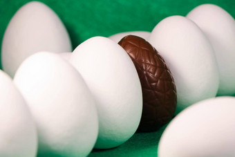 巧克力复活节蛋糖果涂层鸡蛋