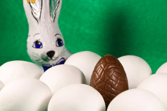 巧克力复活节蛋糖果涂层鸡蛋兔子