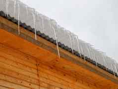 春天冰冰柱屋顶房子霜模式