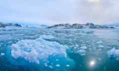 漂移浮动冰冰雪覆盖山北极斯瓦尔巴特群岛挪威