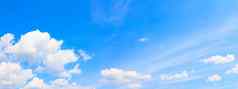 全景蓝色的天空云夏天时间艺术自然美丽的背景复制空间添加文本