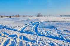 车轮胎跟踪雪关闭