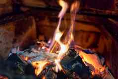 火火焰燃烧煤炭木壁炉