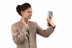 美丽的女人会说话的视频会议在线智能手机