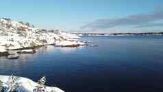 冬天一天完整的阳光斯堪的那维亚海边