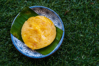 蒸南瓜蛋糕kanom法克丁字裤当地的泰国甜点甜蜜的软美味的使南瓜糖面粉木薯面粉磨碎的椰子盐椰子牛奶味道美味的
