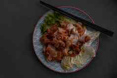 泰国食物炒新鲜的米粉面条鸡蛋日本菜容易菜美味的扔快速鸡蔬菜面条用旺火炒的菜美味的前视图