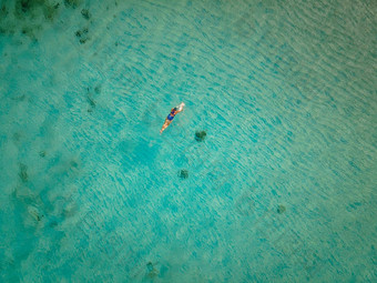 三trapi<strong>步骤</strong>三倍<strong>步骤</strong>海滩阿鲁巴岛完全空受欢迎的海滩当地人游客水晶清晰的海洋阿鲁巴岛