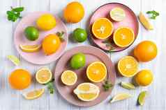 特写镜头减少柑橘类水果粉红色的陶瓷盘子