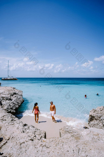 三trapi<strong>步骤</strong>三倍<strong>步骤</strong>海滩阿鲁巴岛完全空受欢迎的海滩当地人游客水晶清晰的海洋阿鲁巴岛