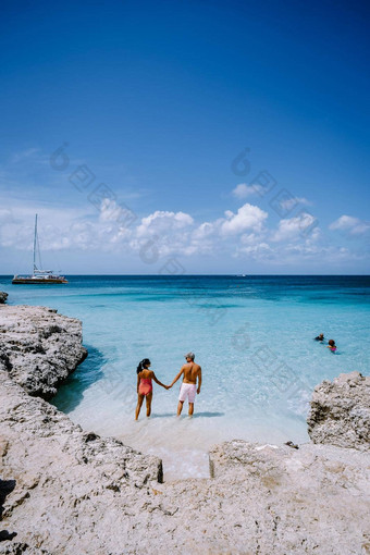 三trapi步骤三倍步骤海滩阿鲁巴岛完全空受欢迎的海滩当地人游客水晶清晰的海洋阿鲁巴岛