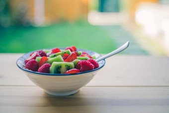 早餐水果碗草莓猕猴桃关闭健康的生活方式素食者