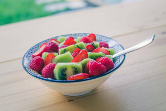 早餐水果碗草莓猕猴桃关闭健康的生活方式素食者