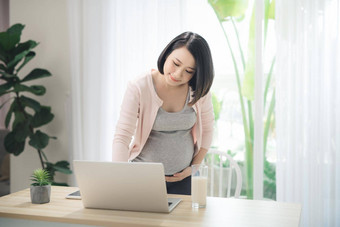 活跃的怀孕了女人生活方式活动首页概念