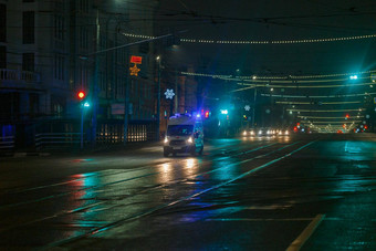 图拉俄罗斯12月救护车车移动相机空晚上街城市