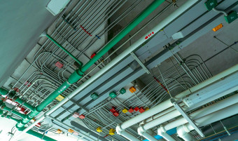 电开系统镀锌钢管电电缆安装天花板聚氯乙烯塑料管排水系统清洁水工业建筑天花板建筑建设