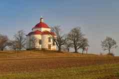 教堂神圣的三一美丽的小教堂山日落rosice捷克共和国