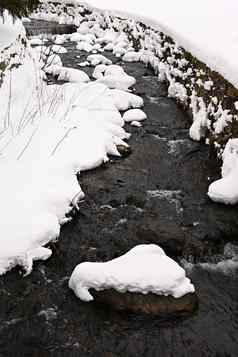 冬天流石头雪美丽的冬天概念冬天霜