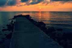日落日出海海滩美丽的浪漫的景观自然