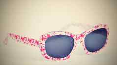 太阳镜婴儿粉红色彩斑斓的眼镜孤立的清洁白色背景