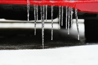 美丽的冰柱<strong>车</strong>概念冬天危险的冬天交通汽<strong>车</strong>路