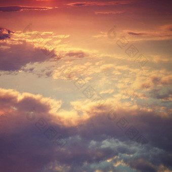 美丽的日落日出云天空云色彩斑斓的自然背景
