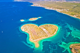 心形状的岛galesnjak扎达尔群岛空中视图