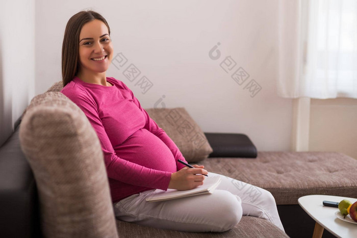 怀孕了女人写作列表笔记本