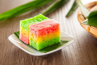 蛋糕层山药彩虹颜色传统的马来西亚夫人甜蜜的蛋糕