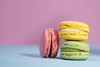 法国甜点macaron粉红色的蓝色的背景现代马卡龙色彩斑斓的背景