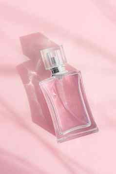 瓶香水粉红色的背景粉红色的香水气味芳香疗法文章的地方文本选择香水香味光阴影复制空间
