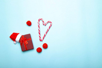圣诞节红色的礼物蓝色的背景礼物糖果圣诞节布局假期一年礼物文章选择礼物