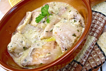 鱼炖肉奶油酱汁陶瓷锅
