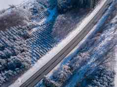 空中视图冬天高地景观