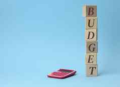 木多维数据集登记预算粉红色的计算器蓝色的背景